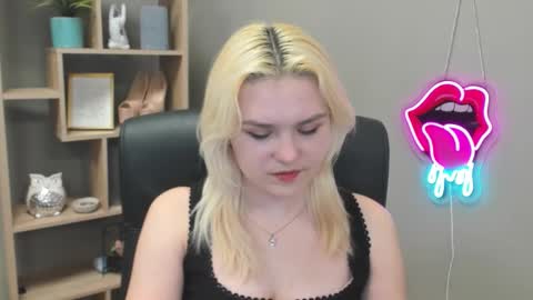 Lily online show from March 1, 2:32 pm