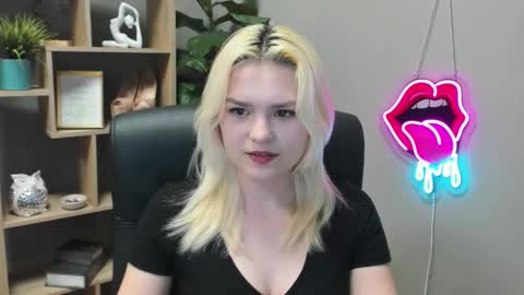 Lily online show from March 7, 8:14 am