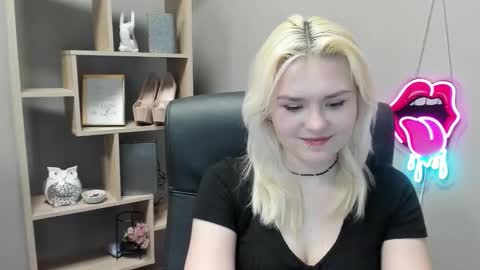Lily online show from February 25, 2:42 pm
