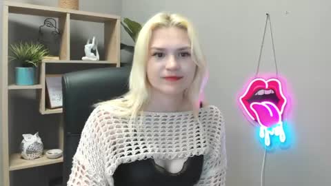 Lily online show from May 22, 7:15 am