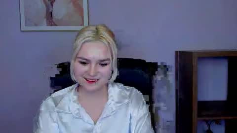 Lily online show from February 12, 6:22 pm