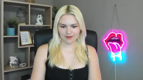 Lily online show from May 24, 1:28 pm