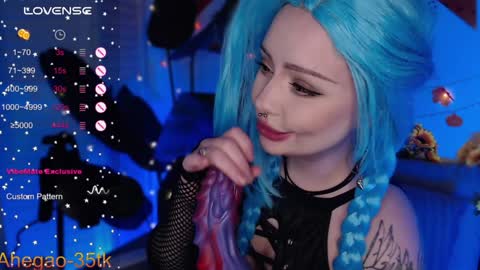 Snapshot of lina_diva chatting on December 4, 8:34 pm Hey im Lina Ur cosplay waifu online show from December 4, 8:34 pm