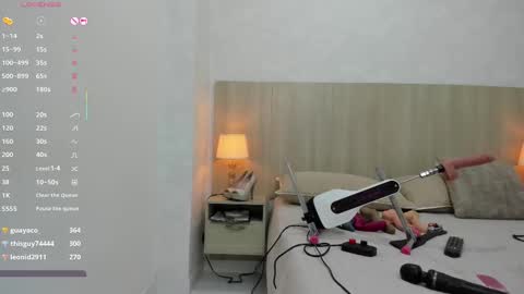 Snapshot of lina_garcia chatting on March 8, 5:43 pm online show from March 8, 5:43 pm