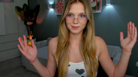 Lina online show from November 15, 1:35 pm