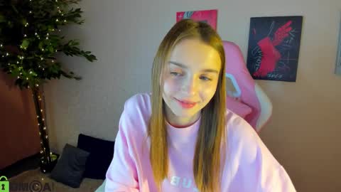 LINA online show from December 15, 1:01 am