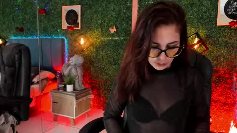 Lina  online show from May 6, 11:49 am