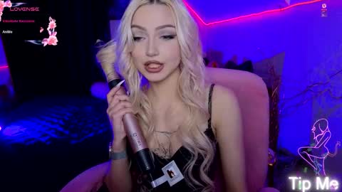 I am Lina online show from January 31, 7:44 pm