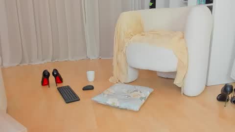 Lina Fanslymysensualworld online show from October 19, 8:08 am