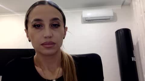 linavora online show from February 14, 8:22 pm