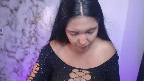 lincy_honeyy online show from May 8, 4:23 pm