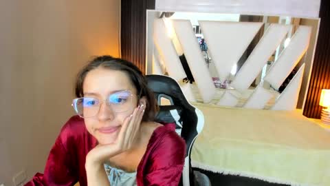  Linda  online show from May 17, 6:39 pm