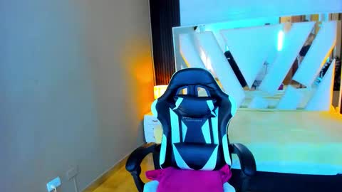  Linda  online show from January 14, 6:49 pm