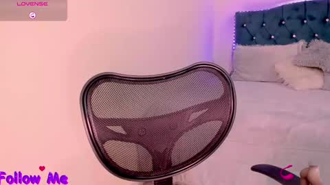 Snapshot of linda_alana chatting on January 12, 3:39 am Alana online show from January 12, 3:39 am