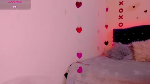 Snapshot of linda_alana chatting on February 15, 9:48 pm Alana online show from February 15, 9:48 pm