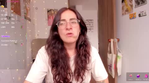 Giggles  online show from October 25, 3:01 pm