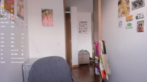 Giggles  online show from April 12, 9:08 pm