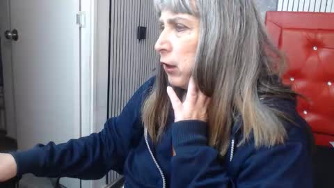 Snapshot of linda_milf__ chatting on October 20, 11:48 am Linda online show from October 20, 11:48 am