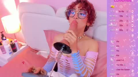 Snapshot of linda_sofi__ chatting on February 25, 8:00 pm linda_sofi__ online show from February 25, 8:00 pm