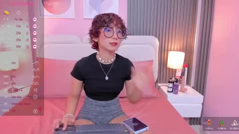 Snapshot of linda_sofi__ chatting on February 12, 8:07 pm linda_sofi__ online show from February 12, 8:07 pm