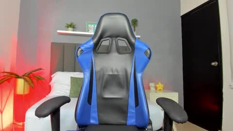 L I N D A online show from December 2, 2:10 am