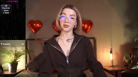 Snapshot of lindathacker chatting on February 19, 4:55 am your Linda is back online show from February 19, 4:55 am