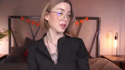 Snapshot of lindathacker chatting on February 26, 11:00 am your Linda is back online show from February 26, 11:00 am