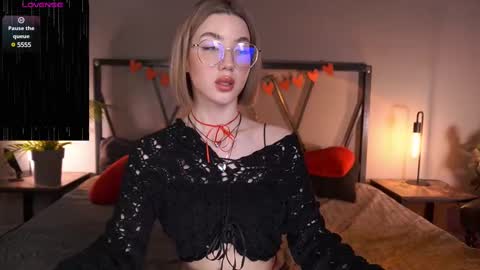 Snapshot of lindathacker chatting on February 27, 8:02 am your Linda is back online show from February 27, 8:02 am