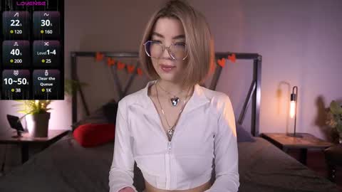 Snapshot of lindathacker chatting on March 8, 4:56 am your Linda is back online show from March 8, 4:56 am