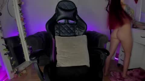 Lindsay    online show from January 11, 11:44 pm