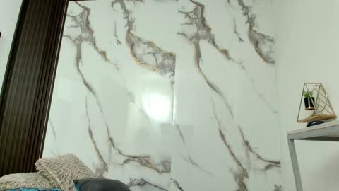  Lindsey  online show from February 21, 12:30 pm