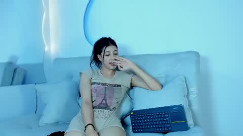 lindsey  online show from July 1, 9:01 pm