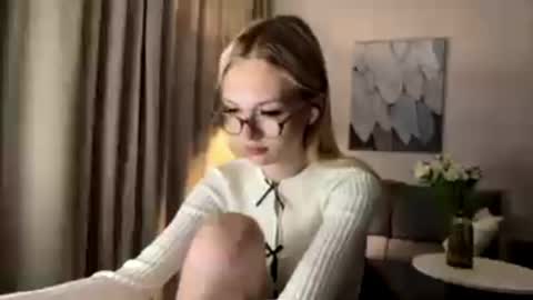 Emma online show from April 14, 6:00 pm