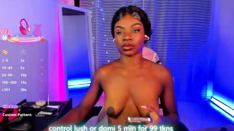 Snapshot of linsyadams chatting on September 11, 3:52 am online show from September 11, 3:52 am
