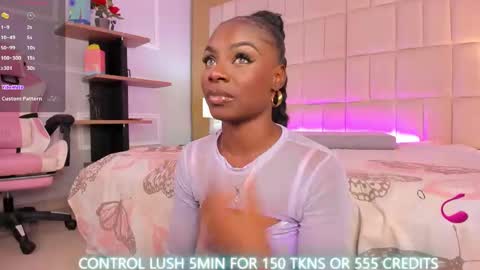Snapshot of linsyadams chatting on December 22, 12:07 am online show from December 22, 12:07 am