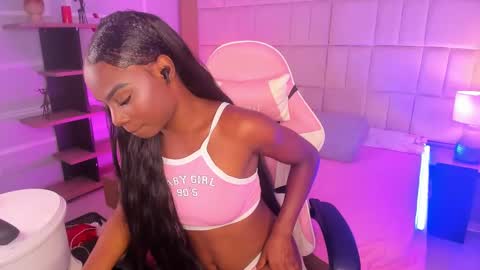 Snapshot of linsyadams chatting on February 17, 9:21 pm online show from February 17, 9:21 pm