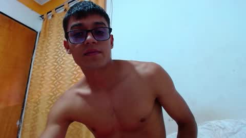 Snapshot of lion_grr chatting on October 19, 10:03 pm lion_grr online show from October 19, 10:03 pm