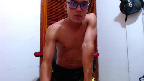 Snapshot of lion_grr chatting on December 26, 11:24 pm lion_grr online show from December 26, 11:24 pm