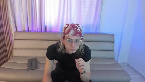 Lior evan online show from November 9, 11:46 am