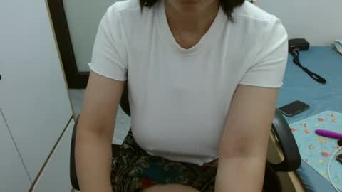lisa_1011 online show from July 14, 6:51 am
