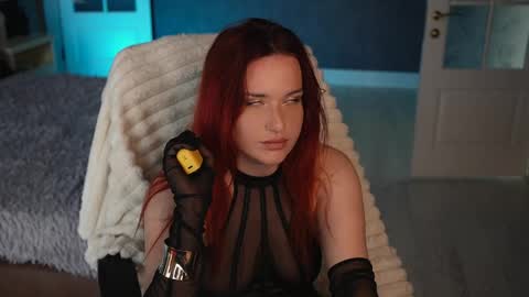 lisa_elfy online show from April 18, 2:19 pm