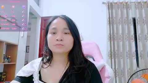 lisa_hanw online show from May 10, 8:21 am