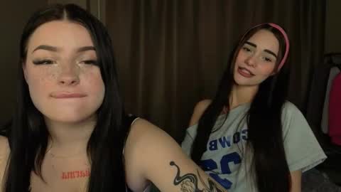 Snapshot of lisaanddenis chatting on September 19, 4:33 pm Lisa and Den online show from September 19, 4:33 pm