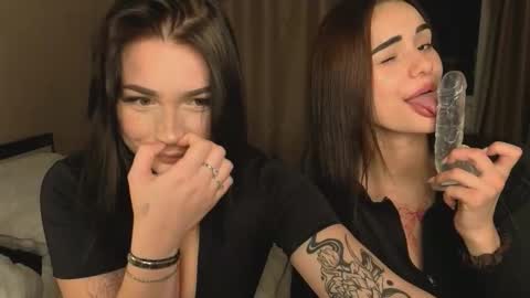 Snapshot of lisaanddenis chatting on September 23, 6:03 pm Lisa and Den online show from September 23, 6:03 pm