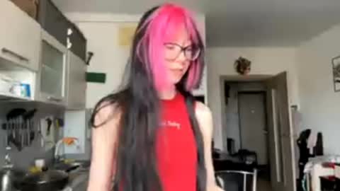 Aileen online show from April 14, 7:11 am