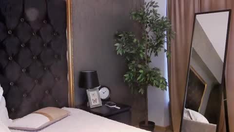 Snapshot of lisacroft chatting on February 26, 6:08 am lisacroft online show from February 26, 6:08 am