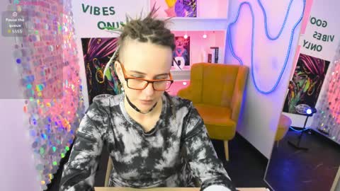 Lisa online show from April 8, 5:43 am