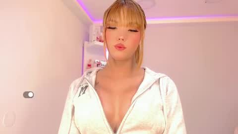 lisahadidd online show from February 12, 5:26 am