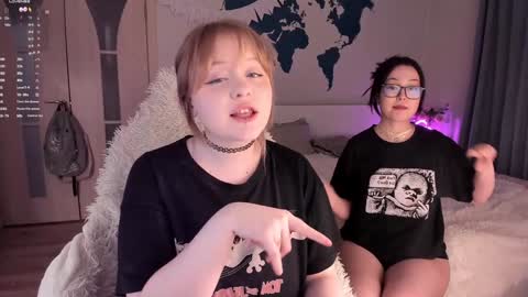 -Lisa- Help me to reach 100 thumbs up3 online show from January 24, 5:32 pm