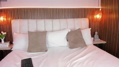 lisa online show from March 2, 12:12 pm